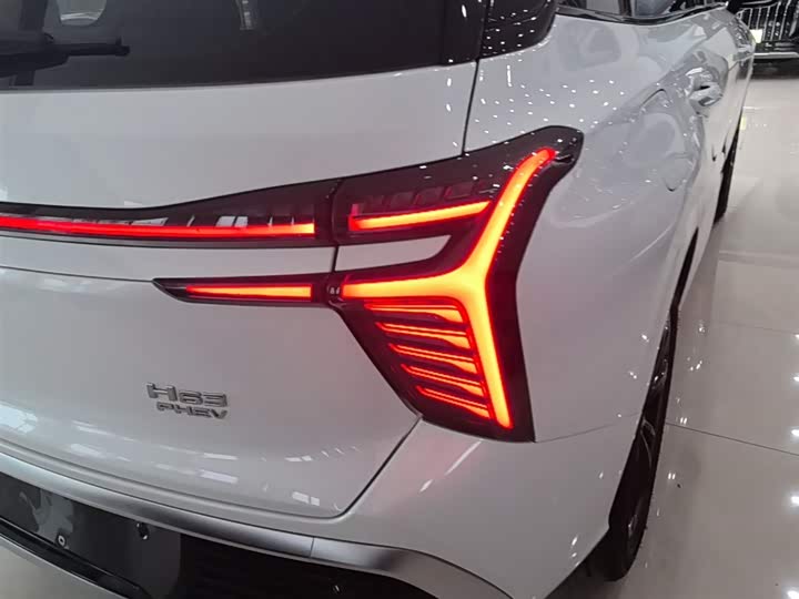 Hongqi HS3 Hybrid, 2025 — фото 8 из 9