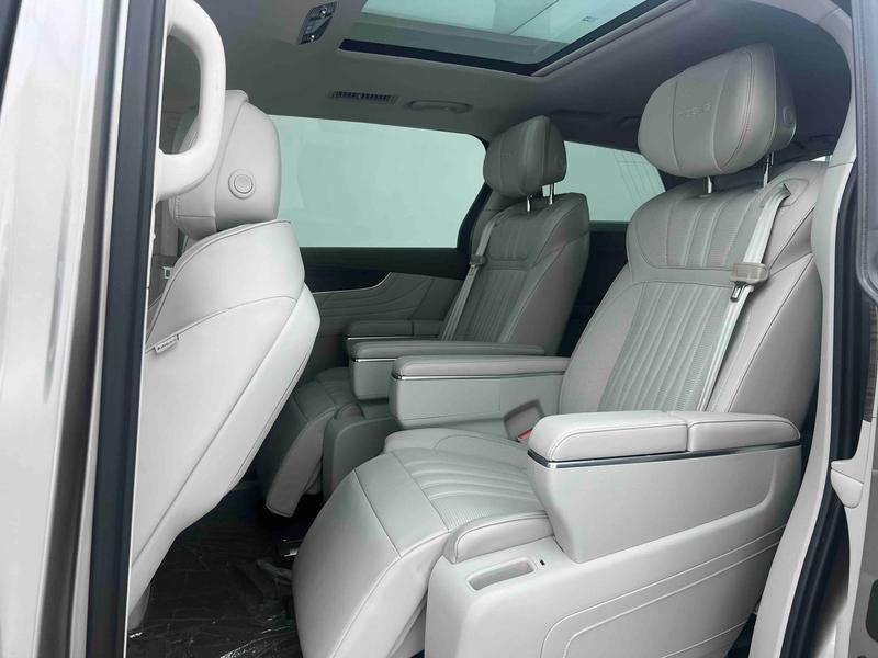 Roewe iMax 8, 2023 — фото 9 из 10