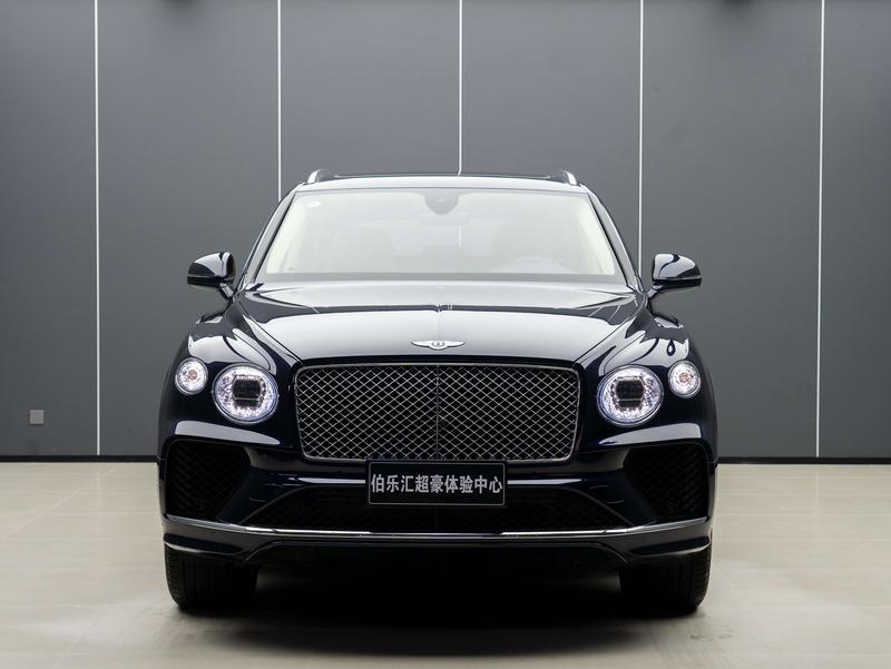 Bentley Bentayga, 2024 — фото 2 из 12