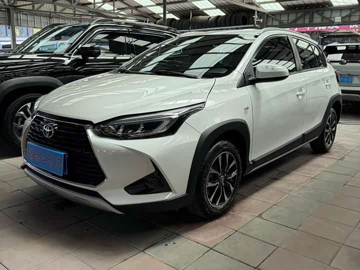 Toyota Yaris L Hatchback, 2022 — купить в Санкт-Петербурге под ключ