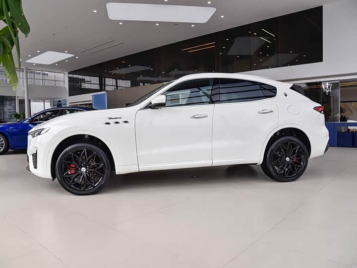 Maserati Levante, 2026 — фото 2 из 5