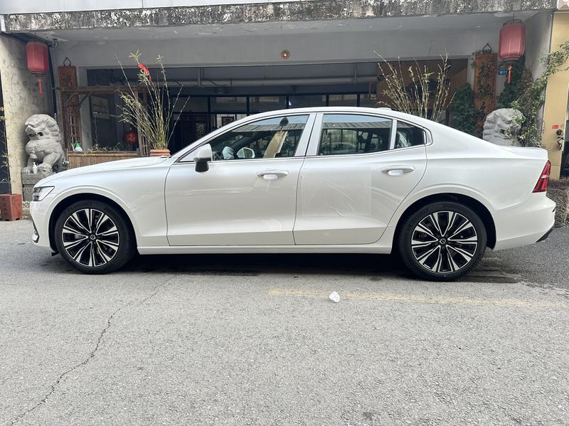 Volvo S60, 2025 — фото 4 из 12
