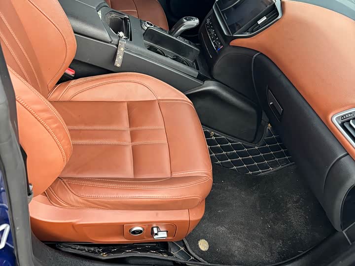 Maserati Ghibli, 2023 — фото 7 из 9