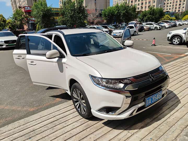 Mitsubishi Outlander, 2022 — фото 2 из 7