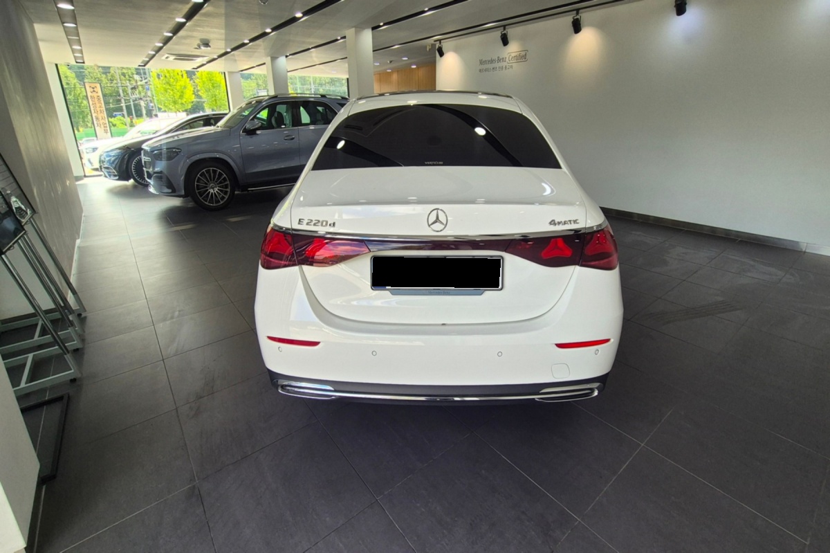 Mercedes-Benz E-Class, 2024 — фото 4 из 12