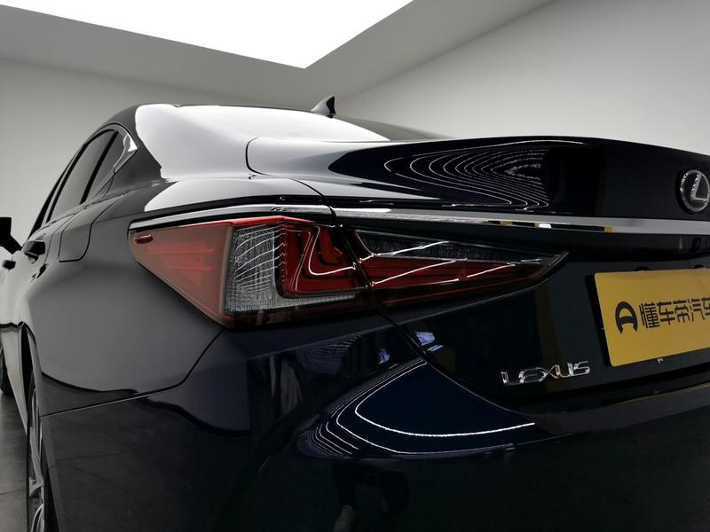 Lexus ES, 2023 — фото 10 из 12