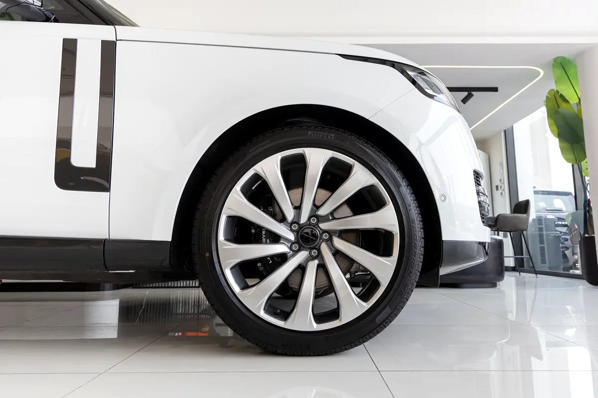 Land Rover Range Rover, 2026 — фото 8 из 10