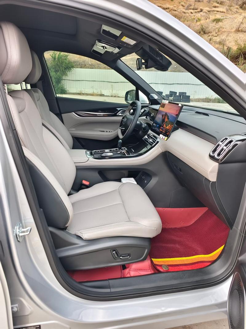 Geely Atlas L, 2025 — фото 8 из 10
