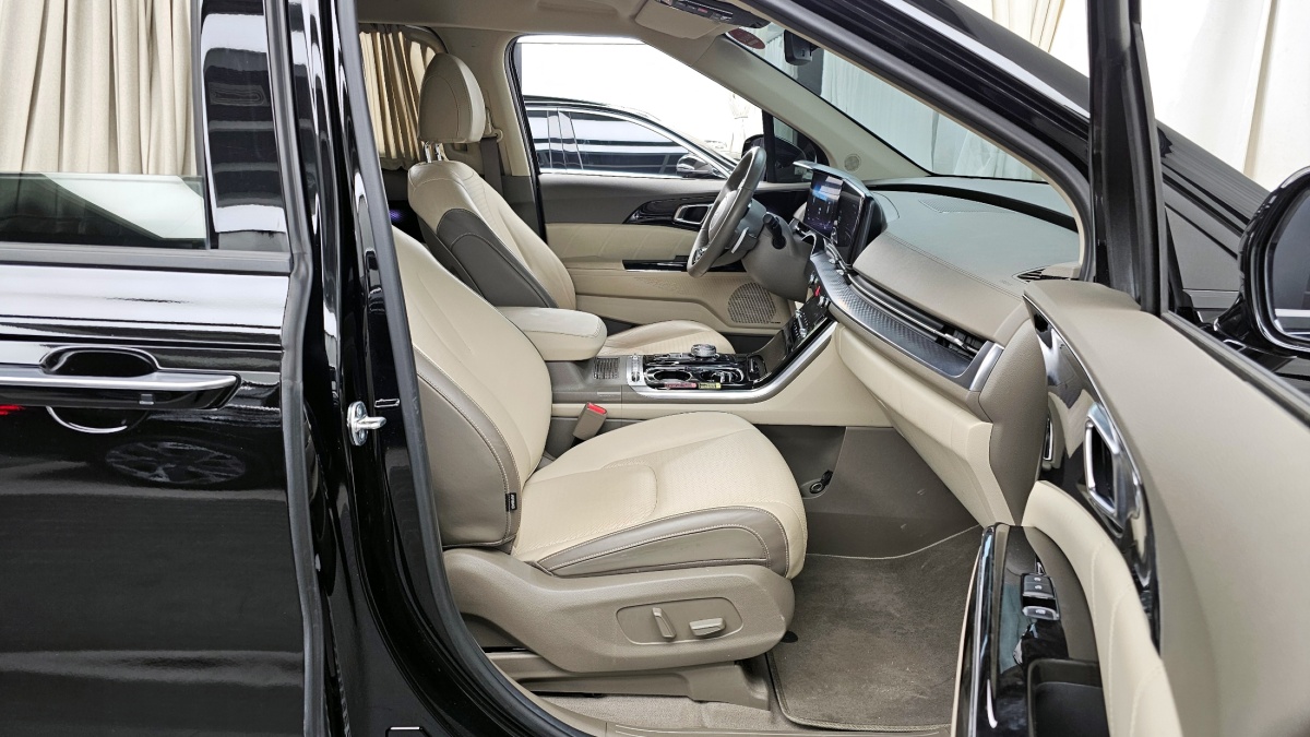 Kia Carnival, 2023 — фото 10 из 12