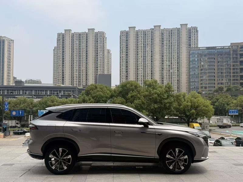 Roewe RX5 Hybrid, 2023 — фото 6 из 12