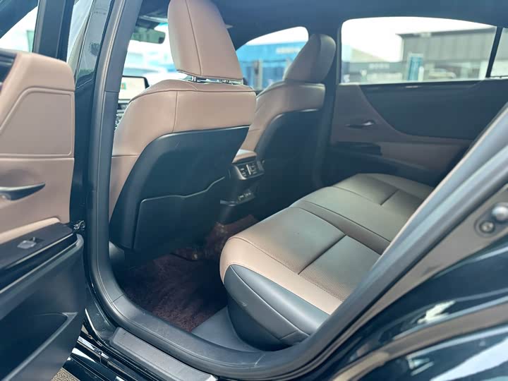 Lexus ES, 2023 — фото 6 из 9