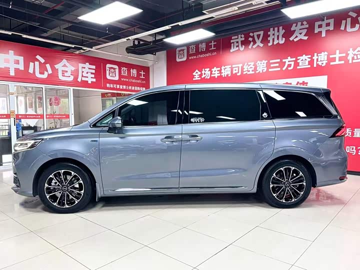 Roewe iMax 8, 2022 — фото 4 из 9