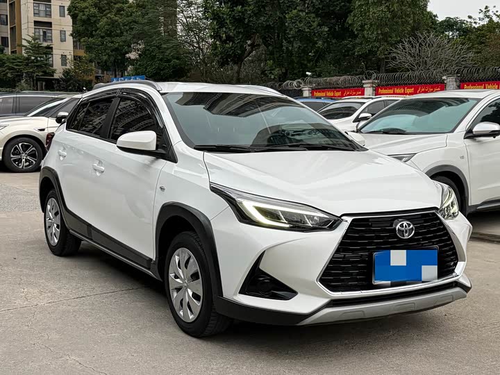 Toyota Yaris L Hatchback, 2023 — фото 3 из 9
