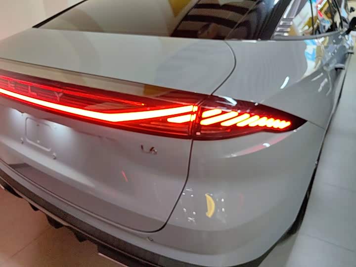 Geely Galaxy L6, 2023 — фото 8 из 9