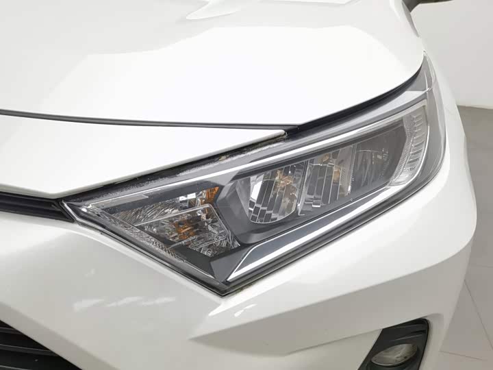 Toyota RAV4, 2022 — фото 7 из 9