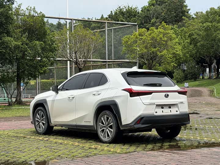 Lexus UX Hybrid, 2022 — фото 4 из 9