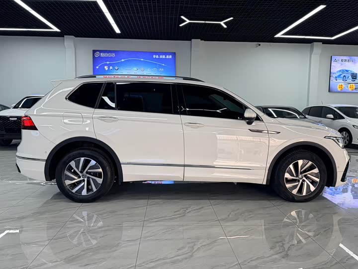 Volkswagen Tiguan L Hybrid, 2021 — фото 6 из 9