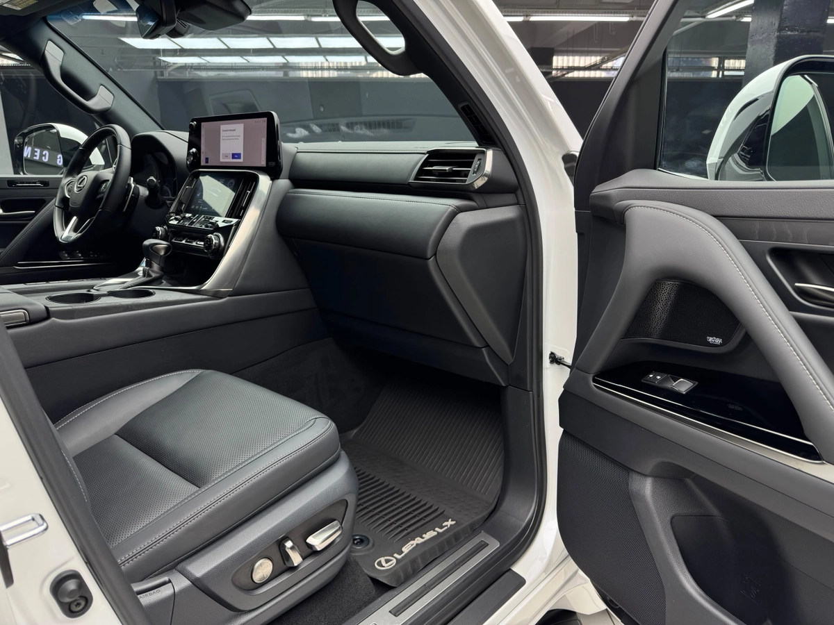 Lexus LX, 2023 — фото 11 из 12