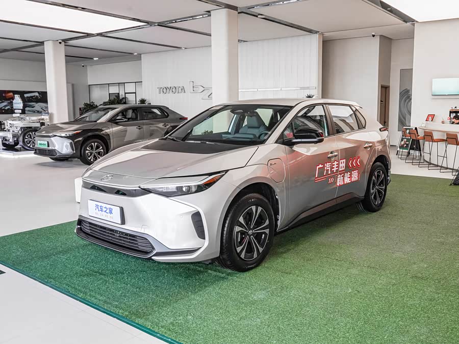 Toyota bZ4X Platinum, 2026 — купить в Москве под ключ