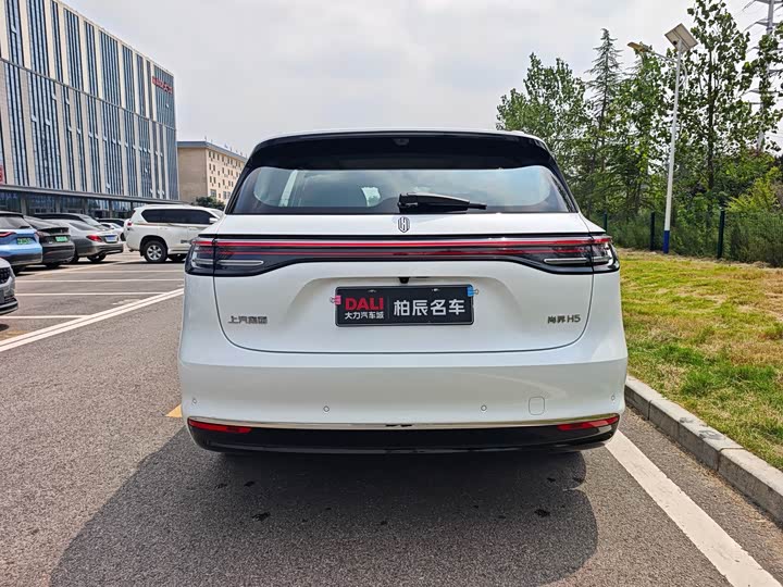 Shangjie (Huawei × SAIC) H5, 2025 — фото 6 из 9