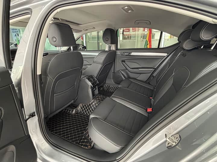 Skoda Superb, 2023 — фото 7 из 9