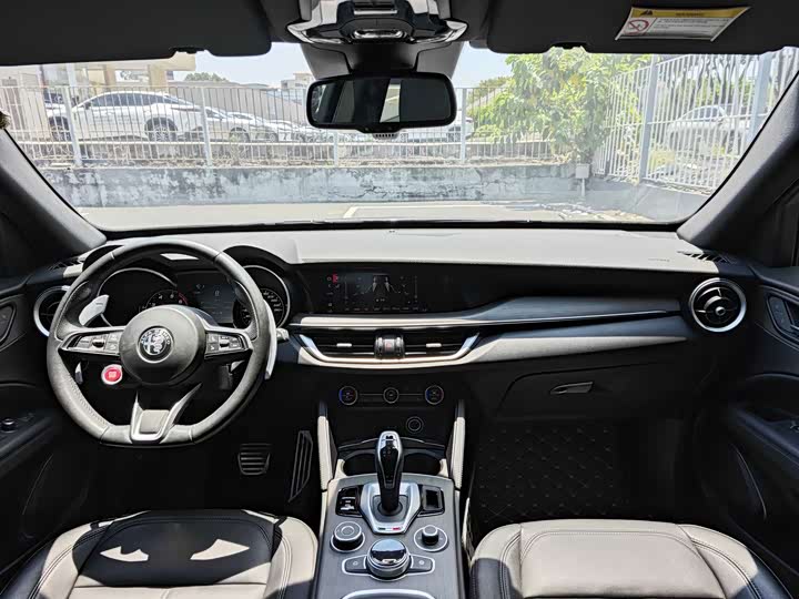 Alfa Romeo Stelvio, 2023 — фото 8 из 9
