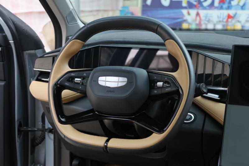 Geely Atlas L, 2022 — фото 8 из 12
