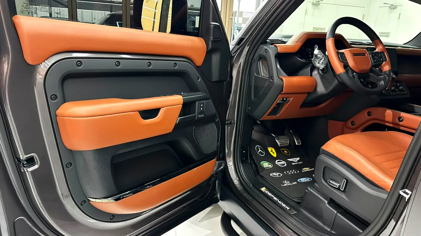 Land Rover Defender, 2025 — фото 3 из 10