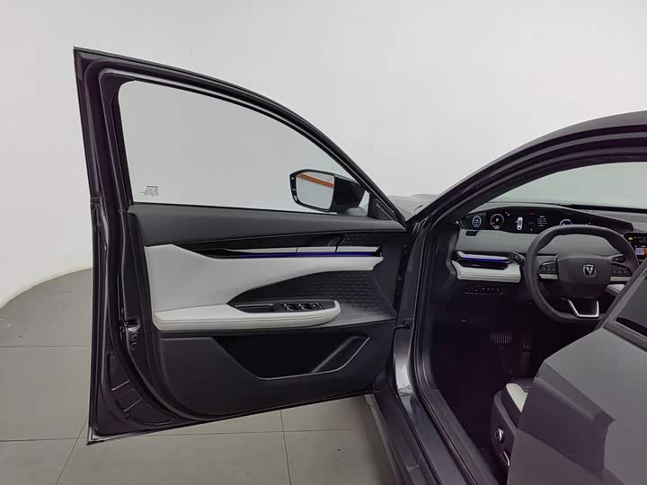 Changan UNI-V Hybrid, 2024 — фото 8 из 9