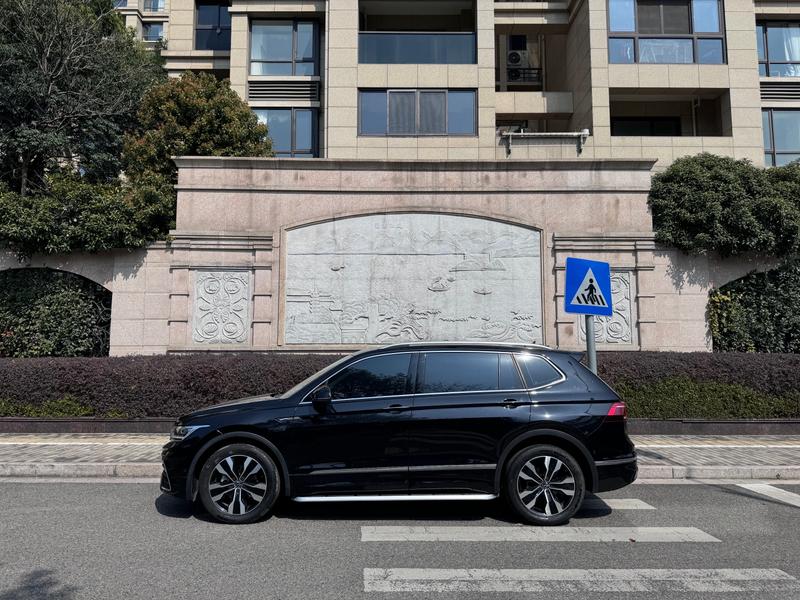 Volkswagen Tiguan L Pro, 2023 — фото 4 из 10