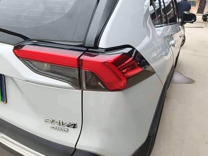 Toyota RAV4, 2021 — фото 8 из 9