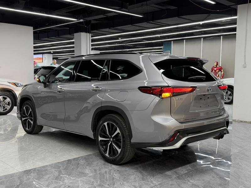 Toyota Crown Kluger, 2022 — фото 4 из 11
