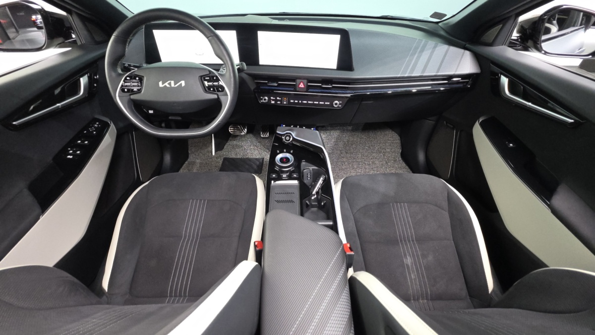 Kia EV6, 2023 — фото 7 из 12