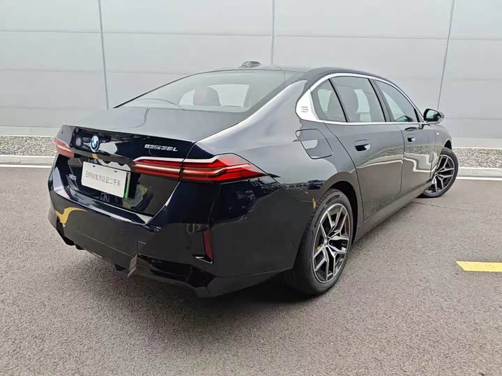 BMW i5, 2025 — фото 5 из 9