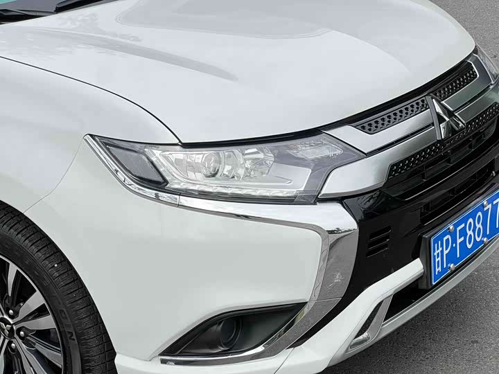 Mitsubishi Outlander, 2022 — фото 7 из 9