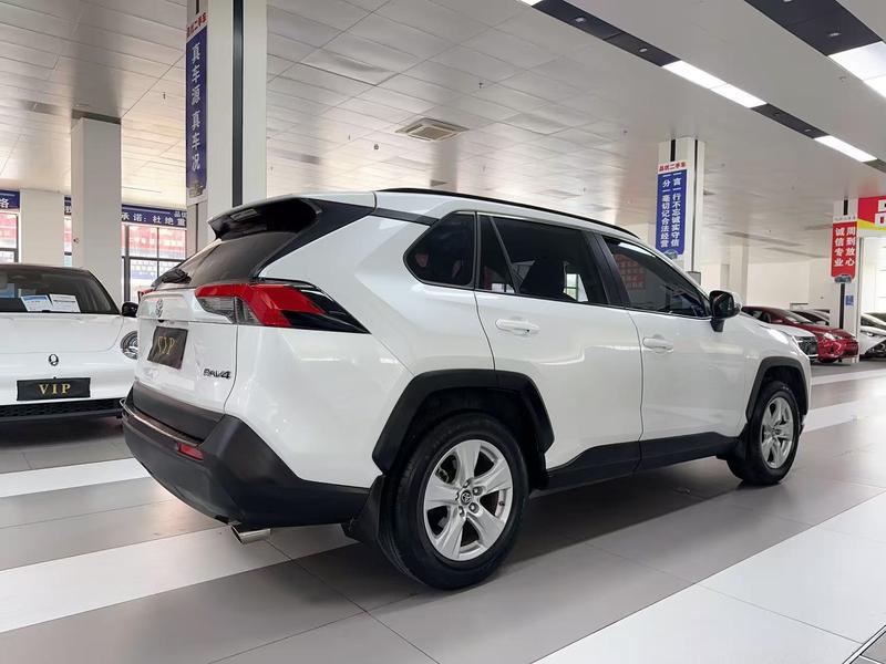 Toyota RAV4, 2022 — фото 5 из 12