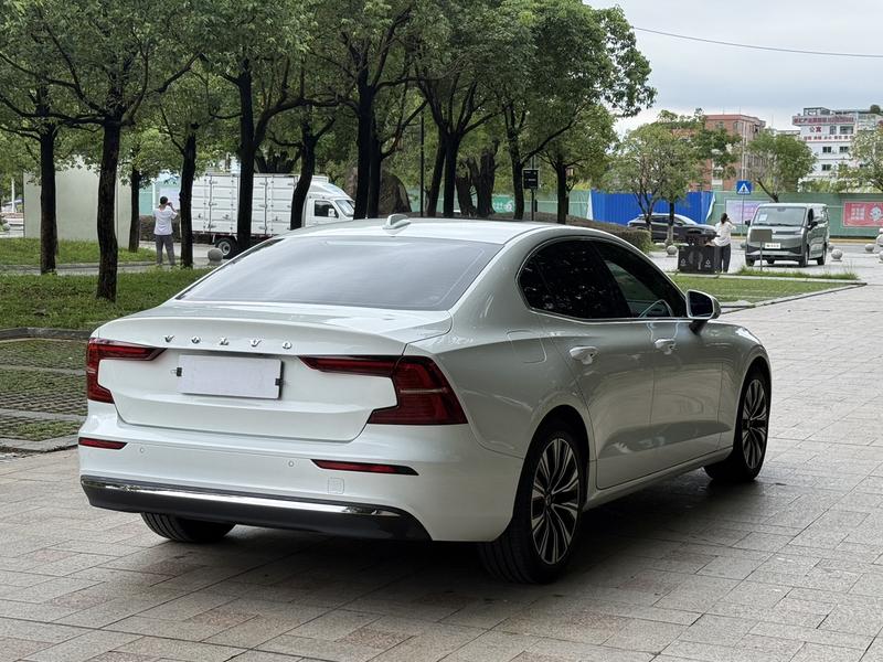 Volvo S60, 2024 — фото 6 из 11