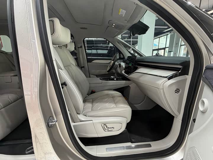 Volvo EM90, 2024 — фото 9 из 9