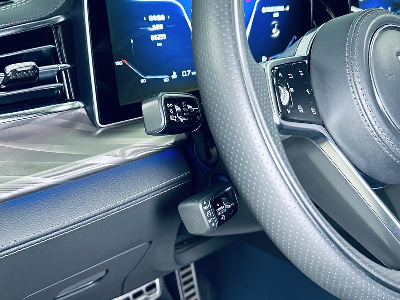 Hongqi H9, 2022 — фото 10 из 12