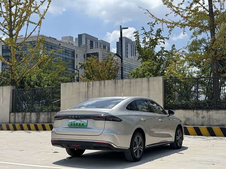 Geely Galaxy Starshine 6, 2025 — фото 8 из 9