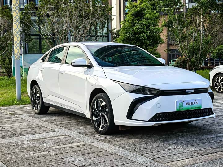 Geely Geometry G6, 2023 — фото 3 из 9