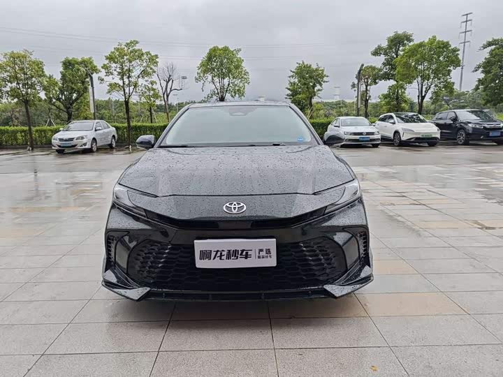 Toyota Camry, 2024 — фото 2 из 9