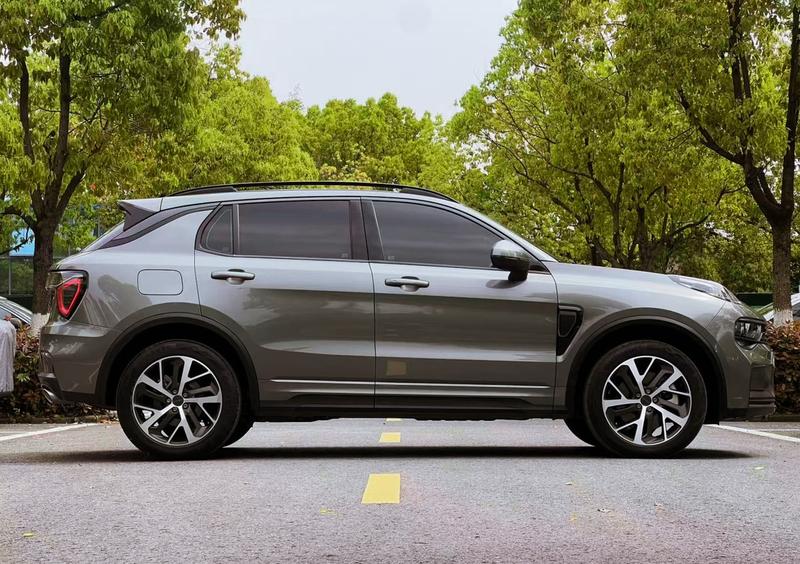 Lynk & Co 01 EM-P Hybrid, 2021 — фото 8 из 12