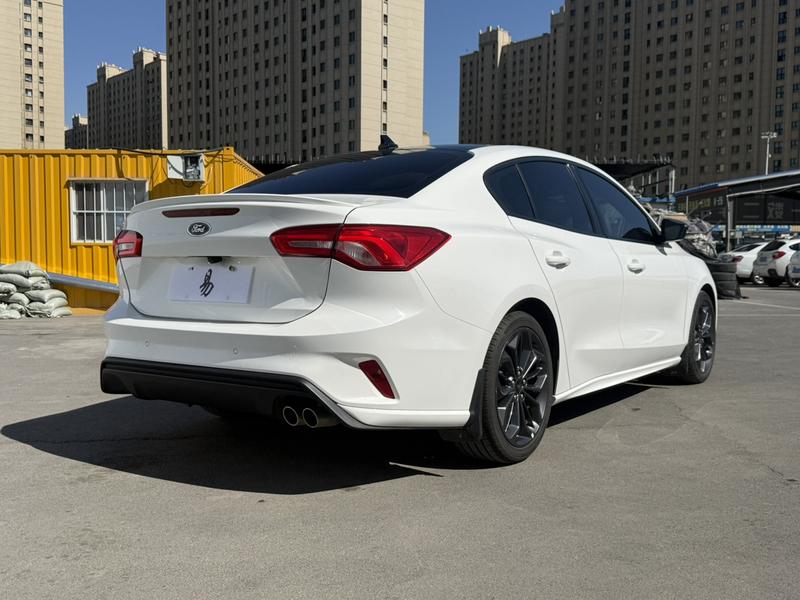 Ford Focus, 2022 — фото 6 из 10