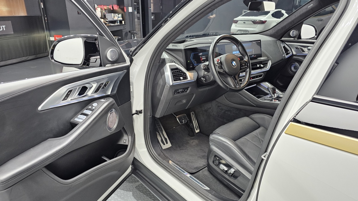 BMW XM, 2023 — фото 10 из 12