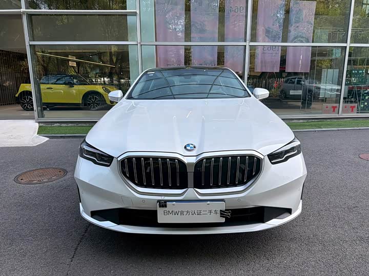 BMW 5 Series, 2025 — фото 3 из 9