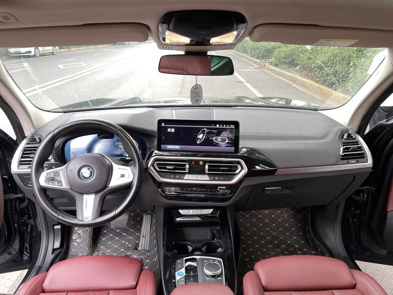 BMW iX3, 2023 — фото 7 из 11