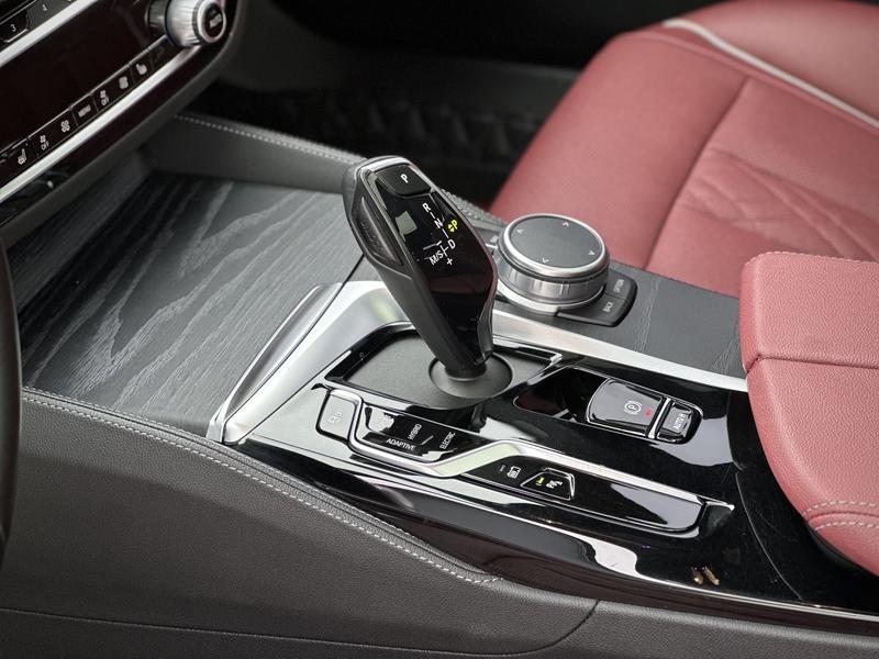 BMW 5 Series Hybrid, 2022 — фото 11 из 12