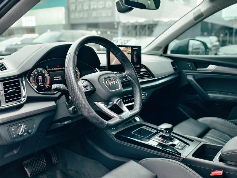 Audi Q5L Sportback, 2022 — фото 5 из 12