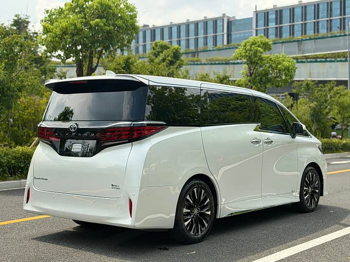 Toyota Alphard, 2023 — фото 6 из 9